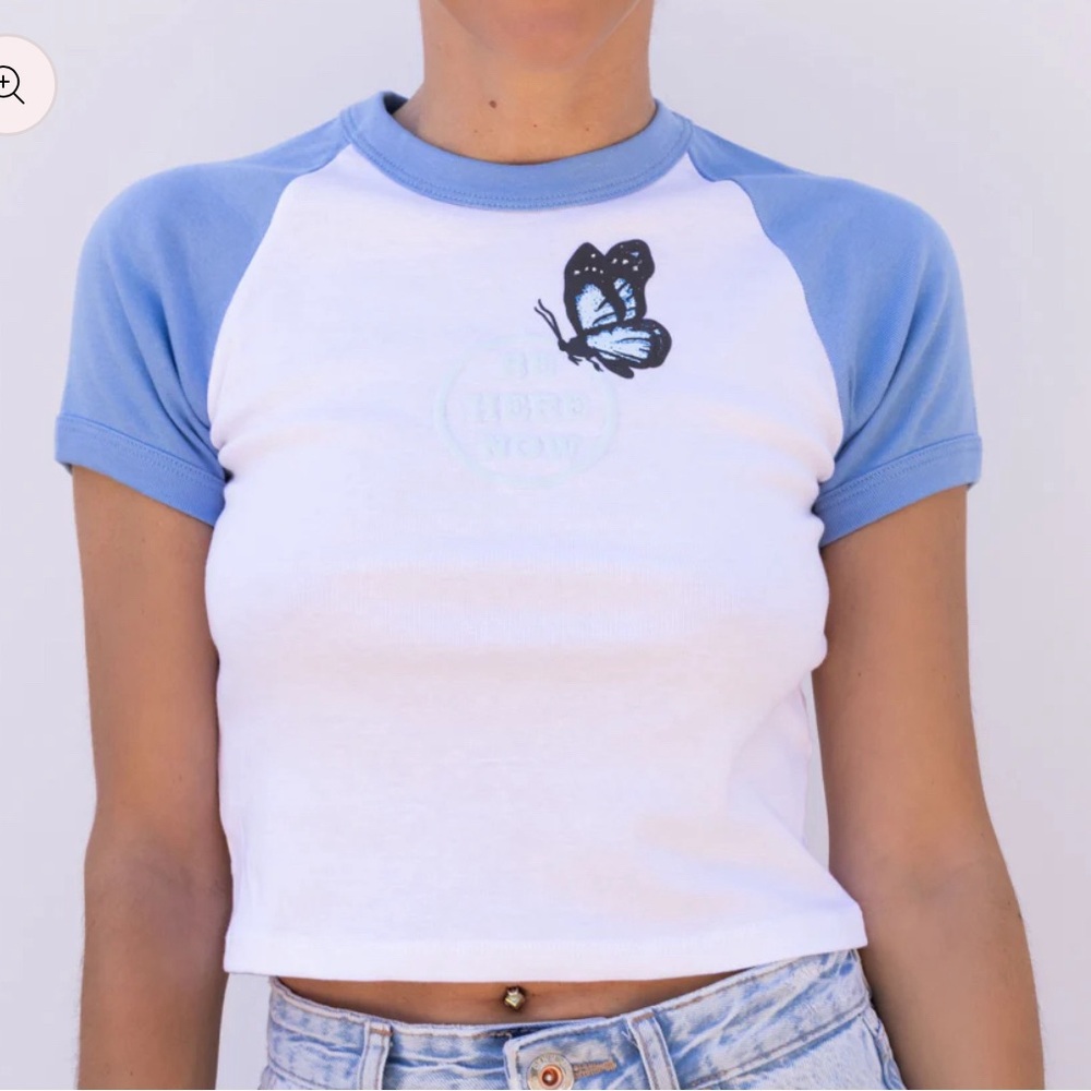 BRAND NEW. NEVER WORN. Cropped blue shirt